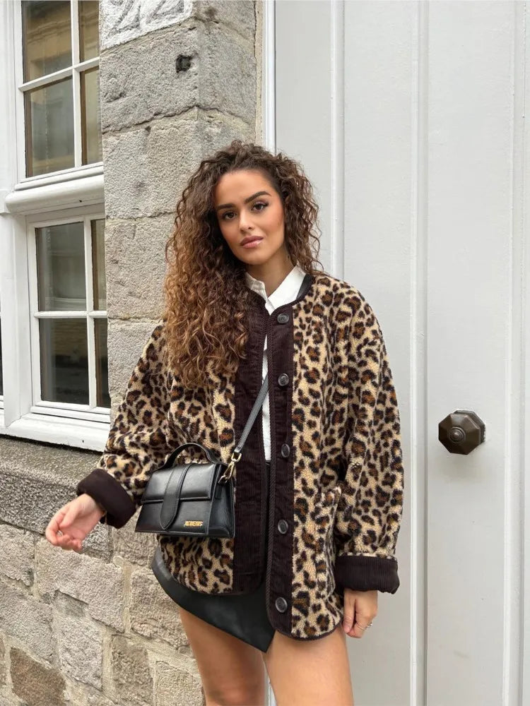 Jacka med O-ringning och Leopardmönster